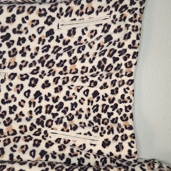Thread & Supply Half Zip Leopard Fleece Sweater - Picture 4 of 8